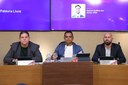 0R1A4130.JPGMesa Diretora Ao centro, o vereador Robson Souza (PSB), presidente; à esquerda, o vereador Sérgio Marota (PP), vice-presidente; e à direita o Vereador Cristiano Gonçalves (Moto Link) (SD), secretário da Mesa