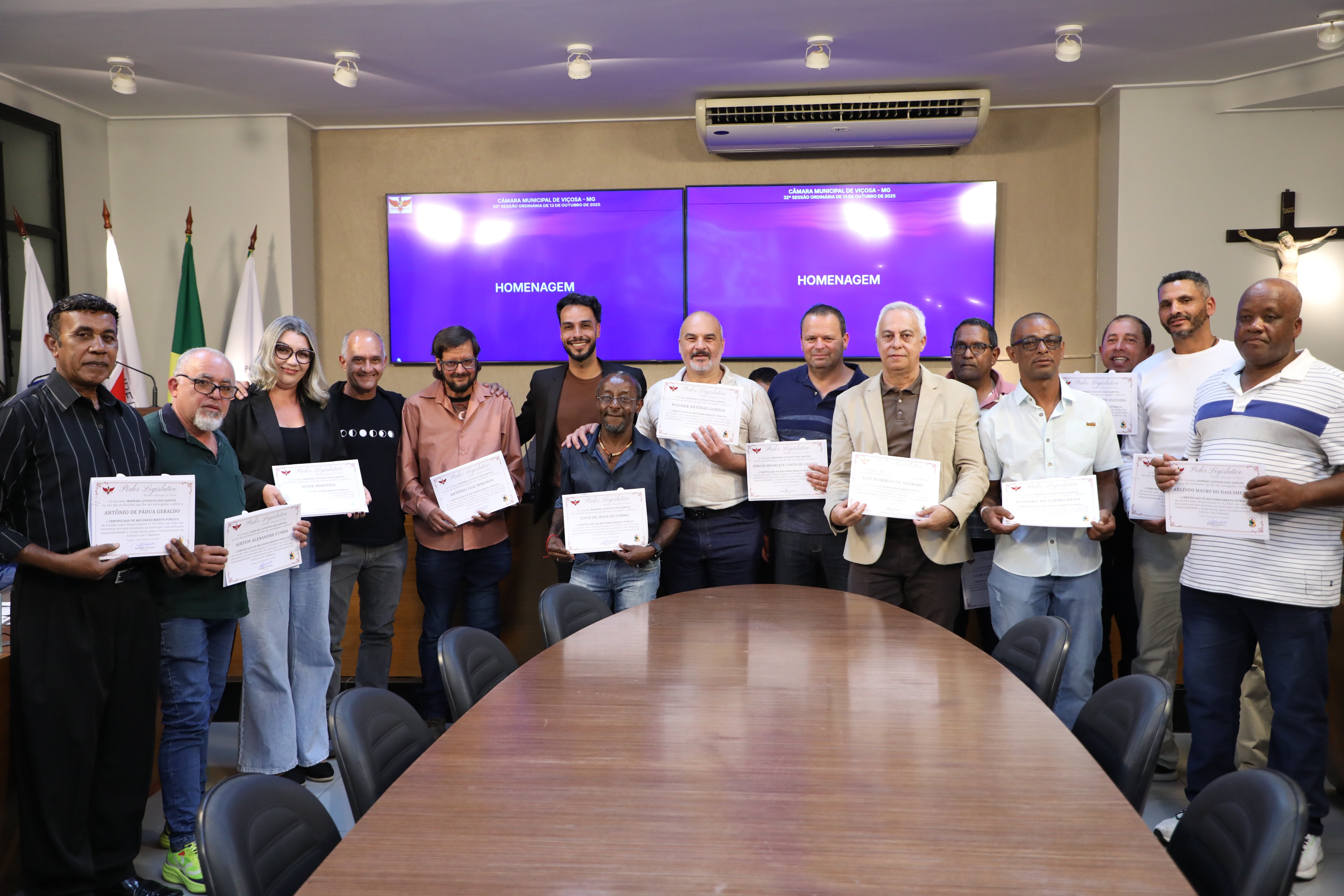 Entrega de Certificado de Reconhecimento Público aos colaboradores da Secretaria Municipal de Cultura, Eventos, Turismo e Juventude da Prefeitura Municipal de Viçosa