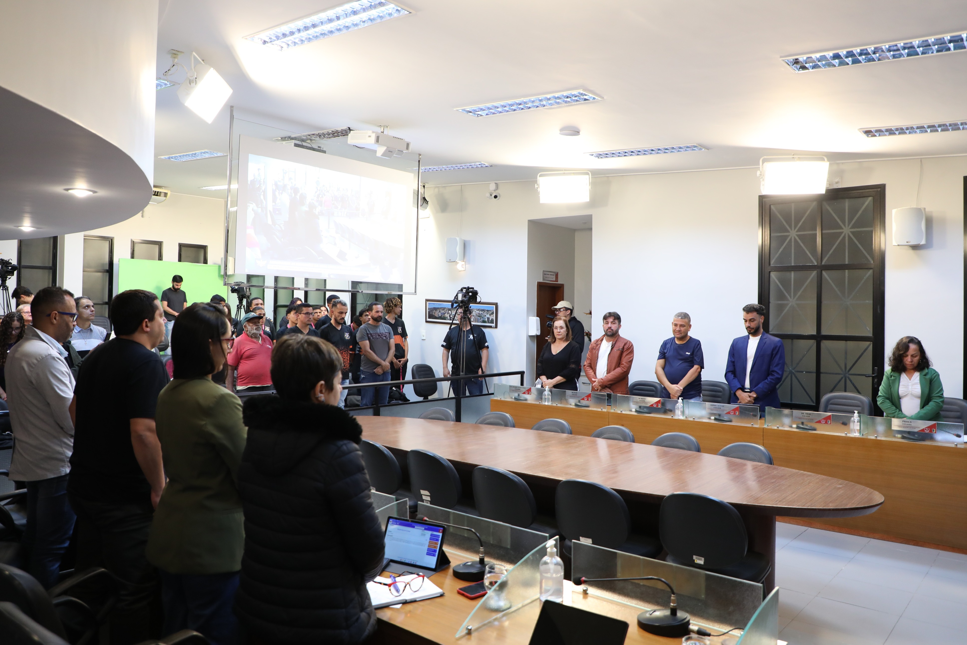 Vereadores e público presente