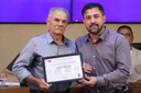 Entrega de certificado de Reconhecimento Público à empresa Casa Souza, em homenagem aos seus 50 anos de trajetória empresarial, pela relevante contribuição ao desenvolvimento econômico e social de Viçosa e pelo apoio constante a projetos sociais do município