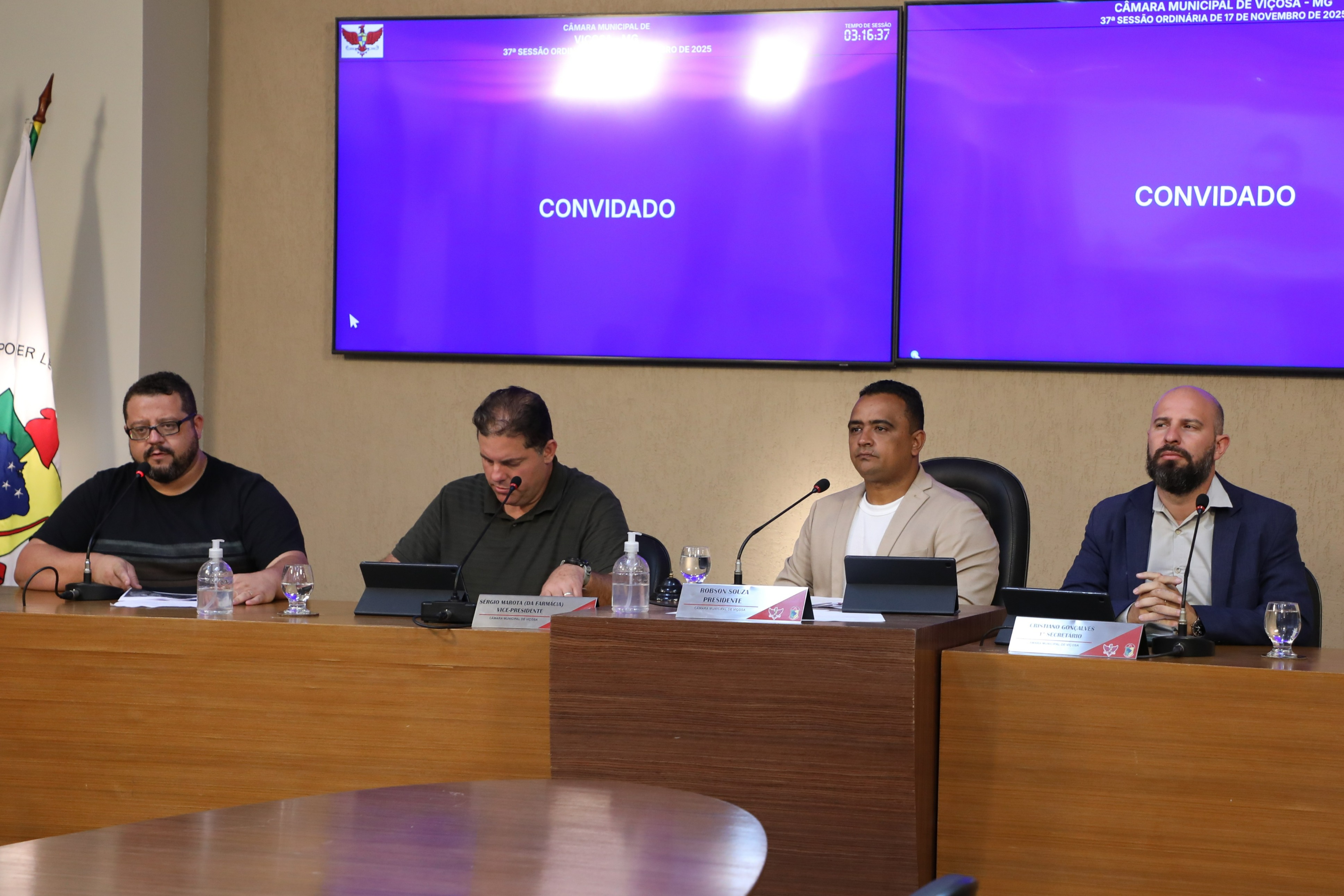 Mesa Diretora com a participação do Secretário Municipal de Gestão Financeira, Dionísio Márcio Irias de Souza