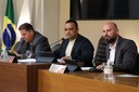Mesa Diretora Ao centro, o vereador Robson Souza (PSB), presidente; à esquerda, o vereador Sérgio Marota (PP), vice-presidente; e à direita o Vereador Cristiano Gonçalves (Moto Link) (SD), secretário da Mesa