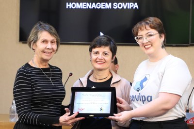 Entrega de placa alusiva em homenagem aos 25 anos da Sociedade Viçosense de Proteção aos Animais - SOVIPA