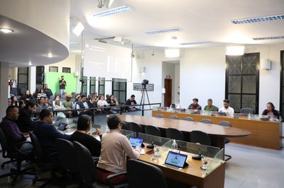 Vereadores e público presente