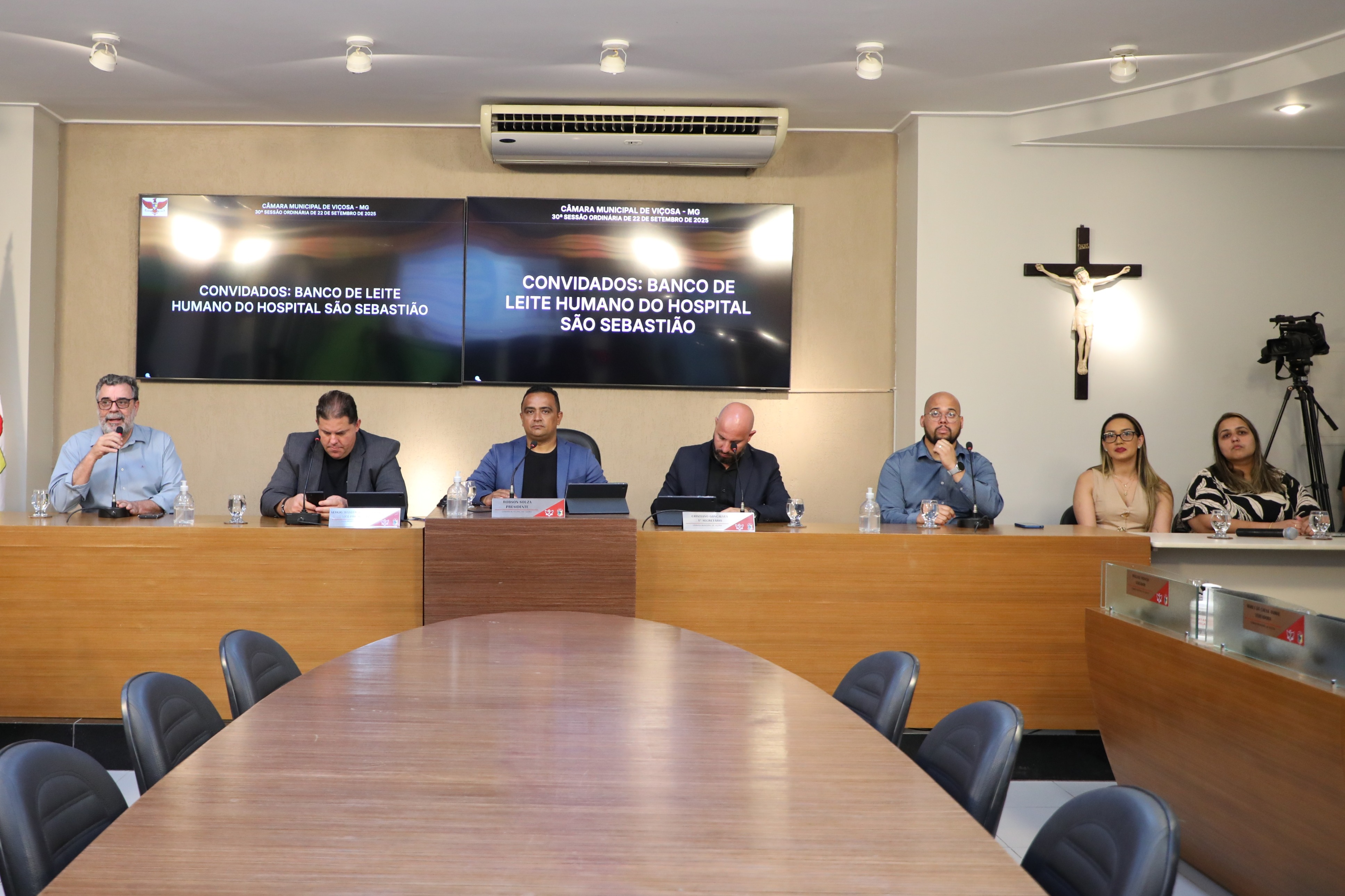 Responsáveis pelo Banco de Leite Humano do Hospital São Sebastião apresentam os dados referentes aos serviços prestados no município, destacando o impacto social e os desafios enfrentados na promoção da saúde materno-infantil, a pedido da vereadora Jamille Gomes (PT)
