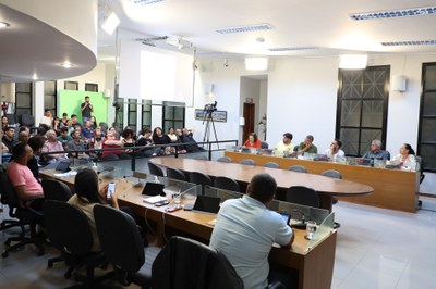Vereadores e público presente