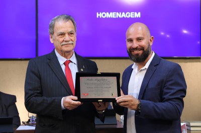 Entrega de Placa alusiva em homenagem ao professor, escritor e Presidente do Tribunal de Contas de Minas Gerais, Durval Ângelo Andrade
