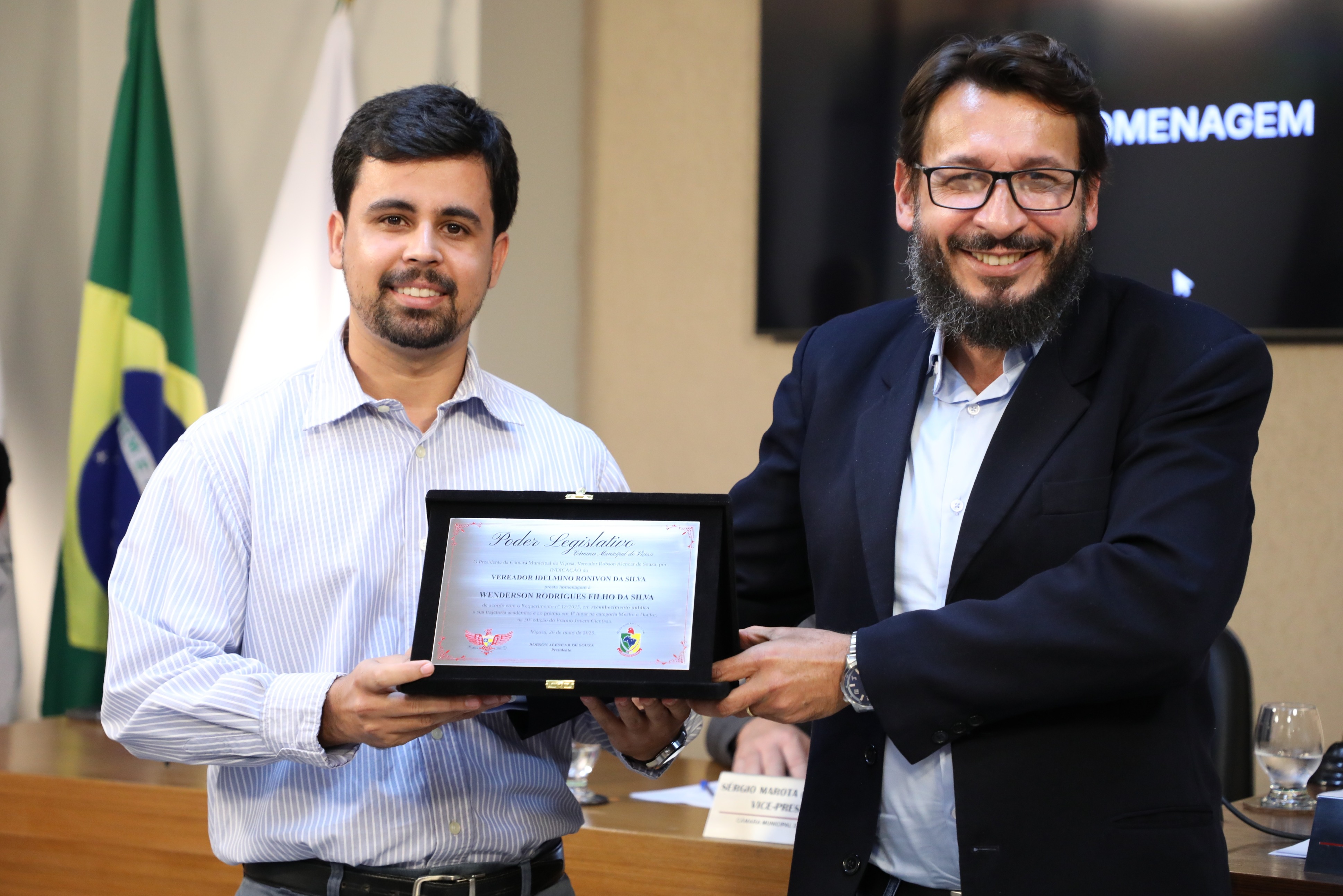 Placa alusiva em homenagem a Wenderson Rodrigues Fialho