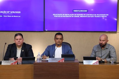 Mesa Diretora Ao centro, o vereador Robson Souza (PSB), presidente; à esquerda, o vereador Sérgio Marota (PP), vice-presidente; e à direita o Vereador Cristiano Gonçalves (Moto Link) (SD), secretário da Mesa