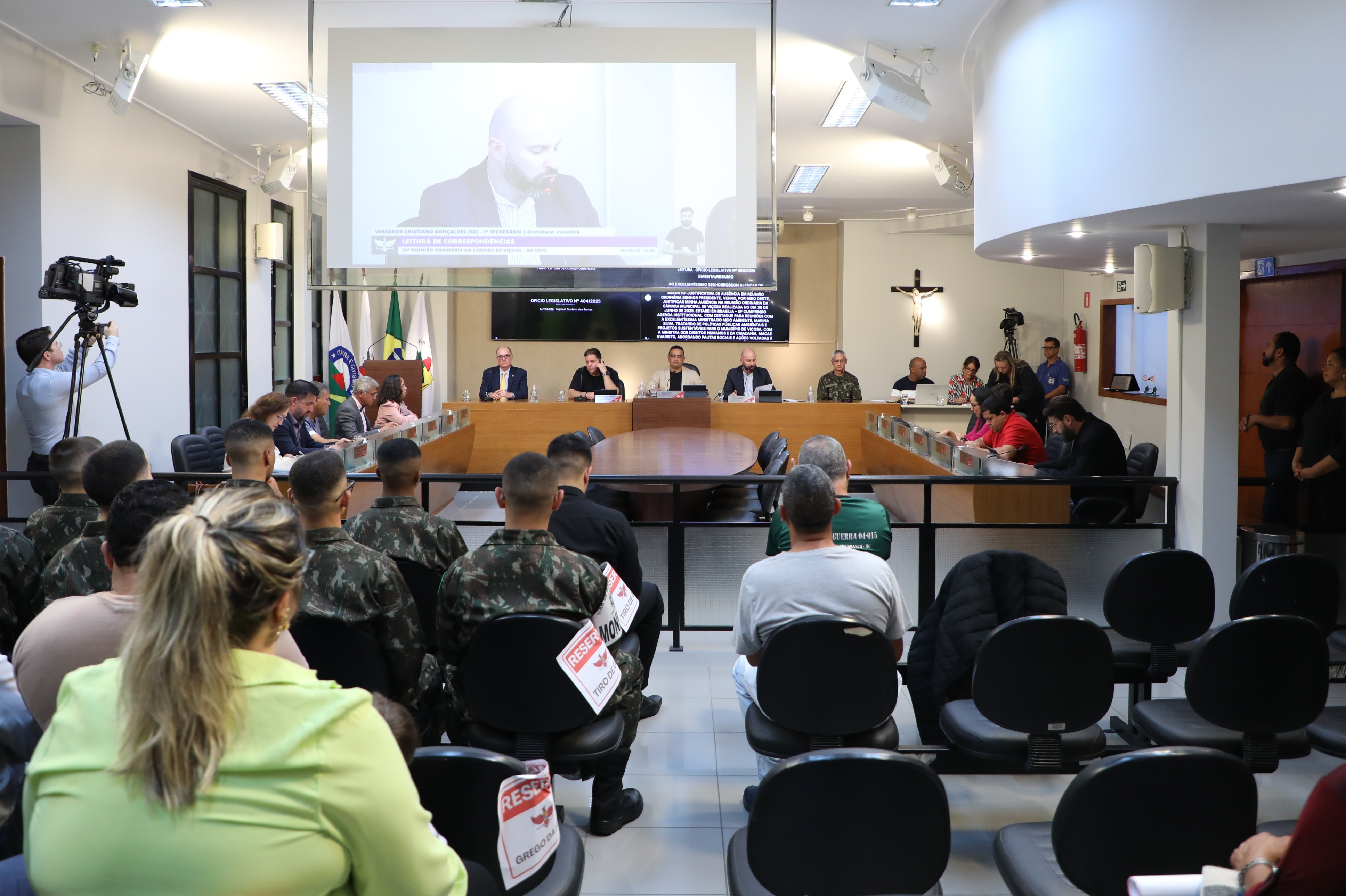 Vereadores e público presente