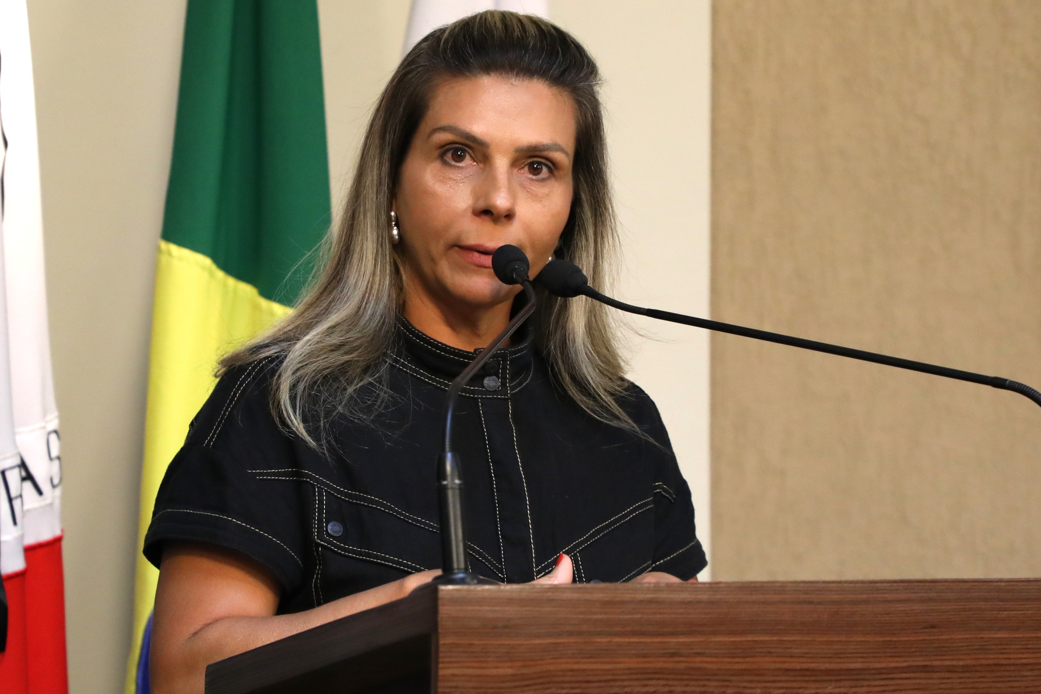 Tribuna Livre - Cíntia Fontes