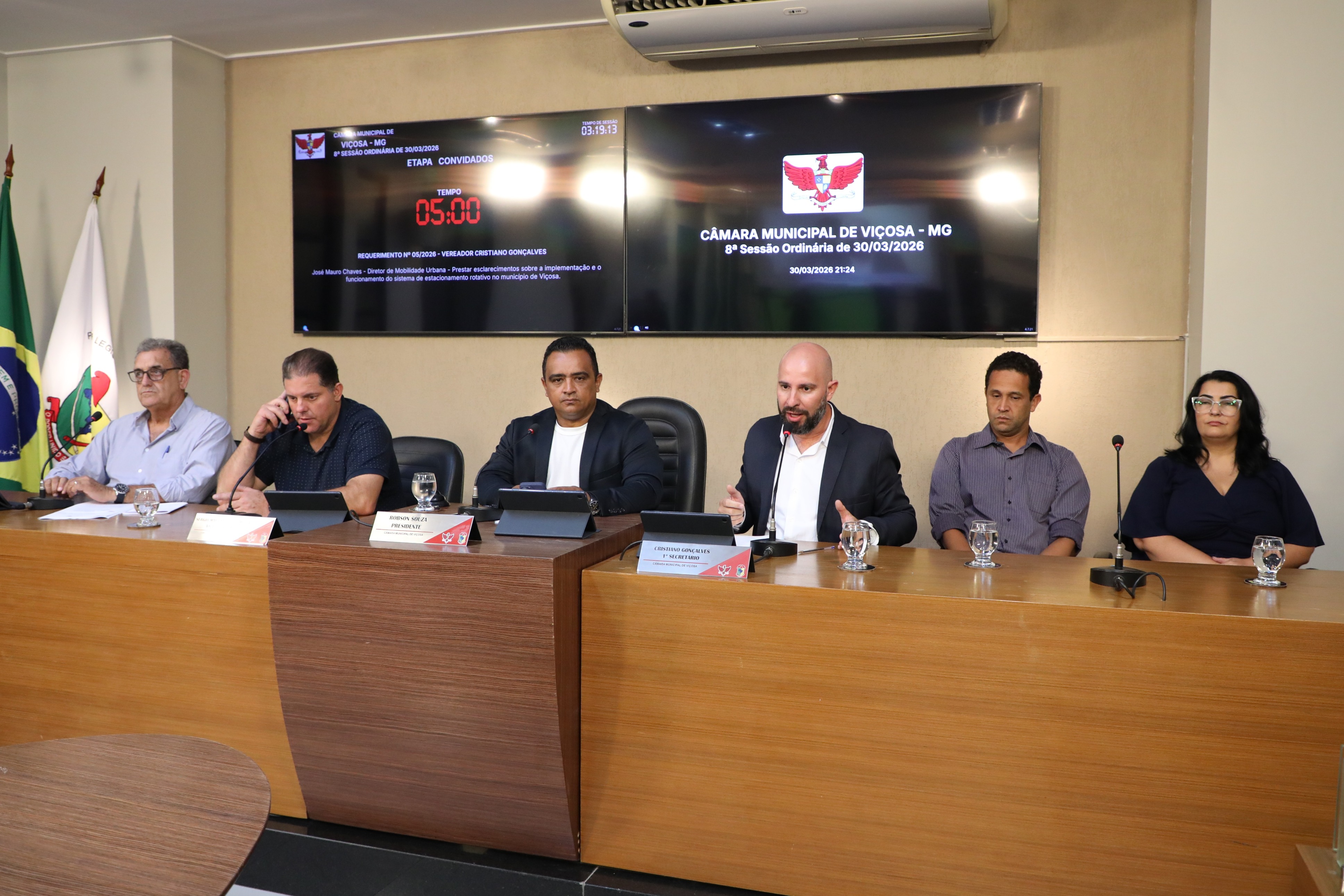 Mesa composta pelos convidados