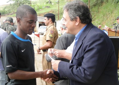 11/04 Tiro de Guerra: Vice-presidente participa de entrega de Certificado de Dispensa