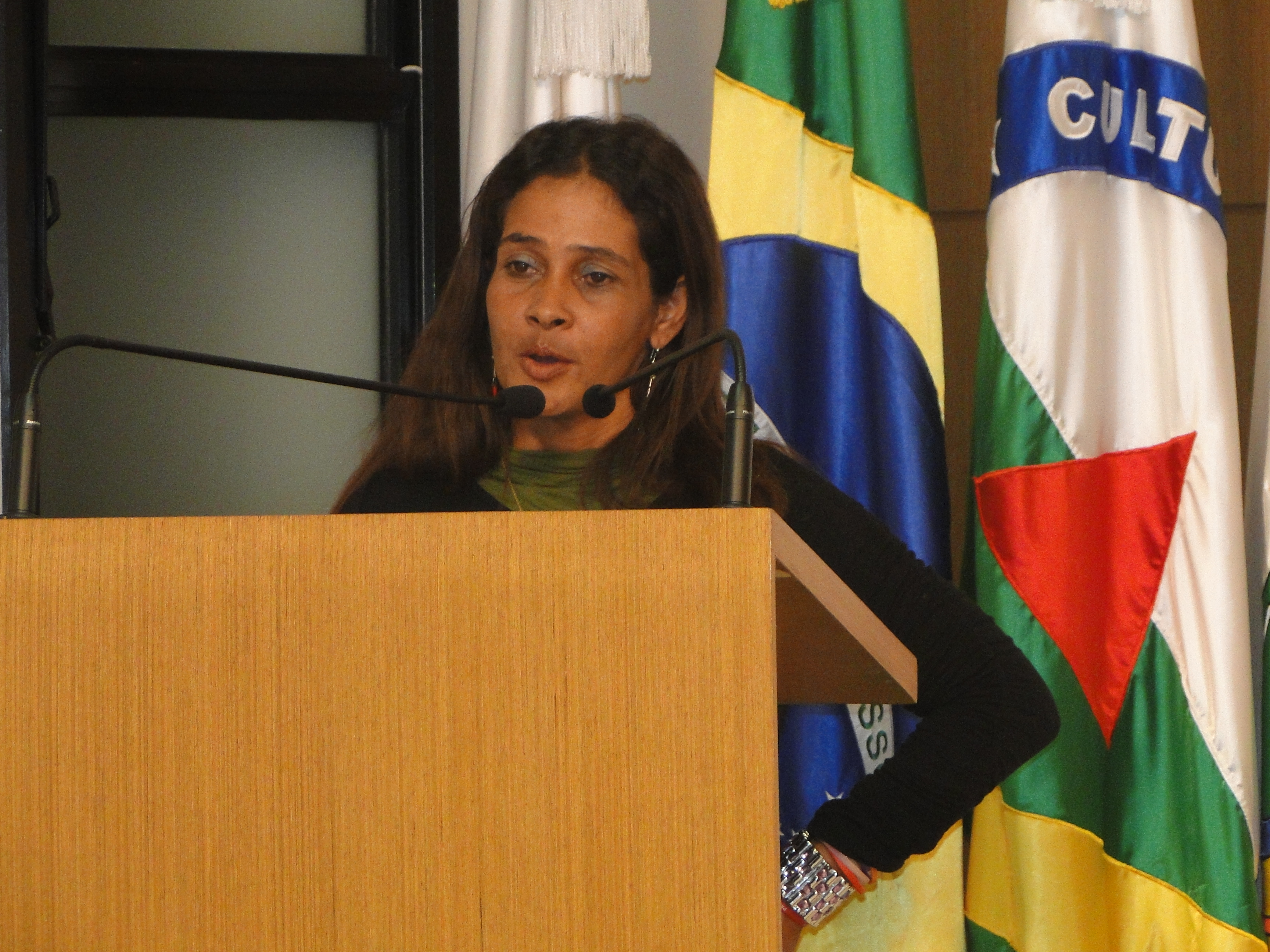 Transporte Escolar: Moradora entrega abaixo-assinado 