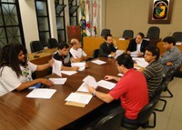 Vereadores discutem com Associação dos Taxistas projeto que regulamenta o serviço 