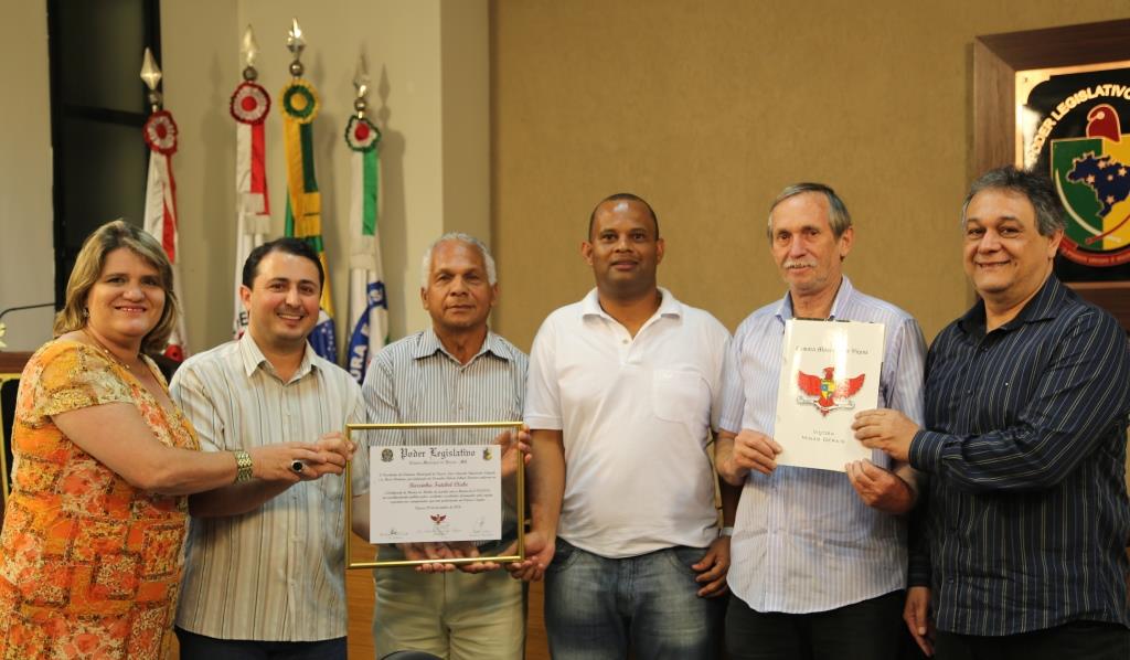 Vereador presta homenagem ao Barrinha Futebol Clube