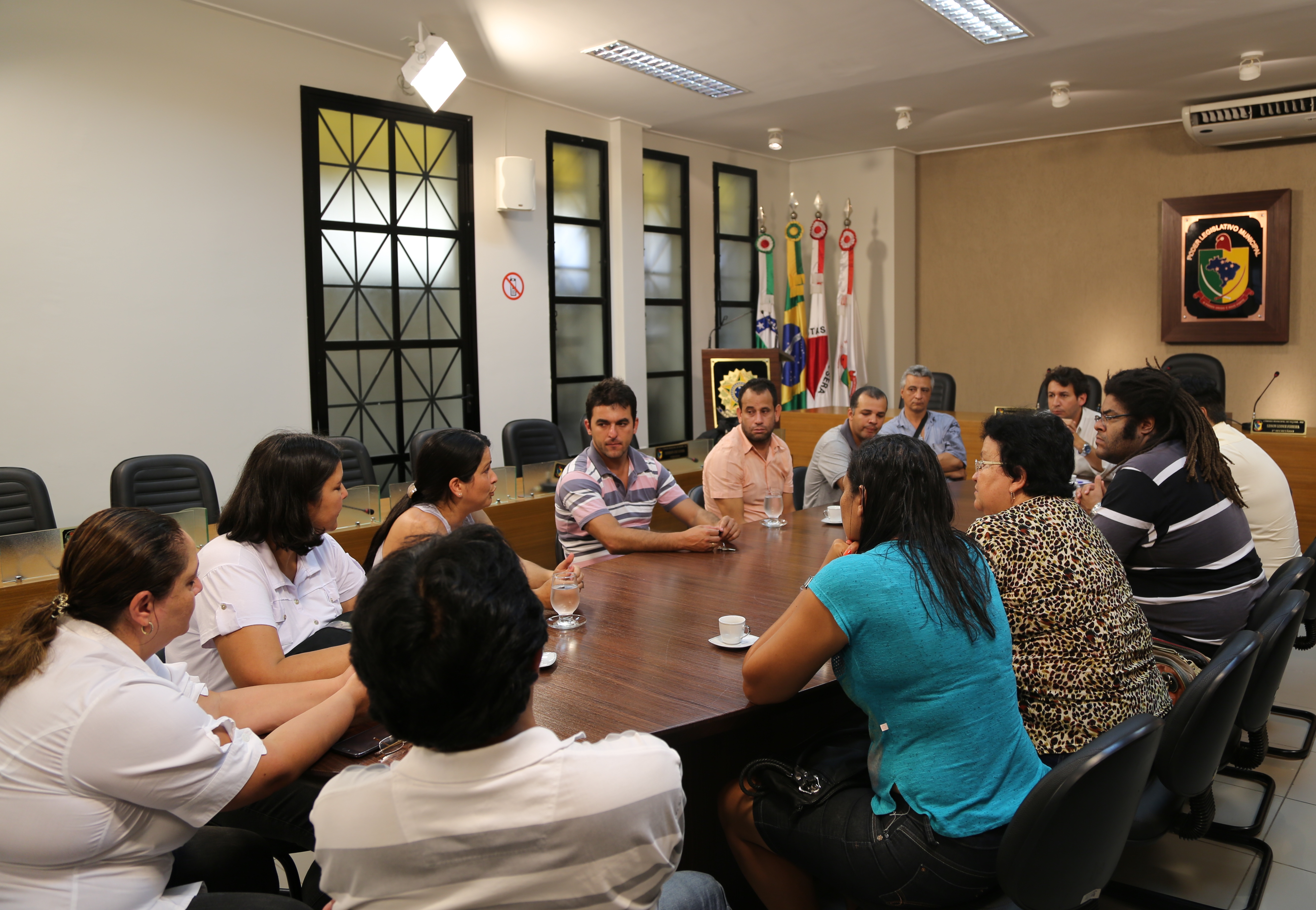 Atraso na reforma da Escola Municipal Padre Francisco José da Silva é debatido em reunião 