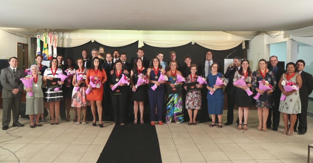 Câmara concede Mérito Mulher Cidadã em sessão solene