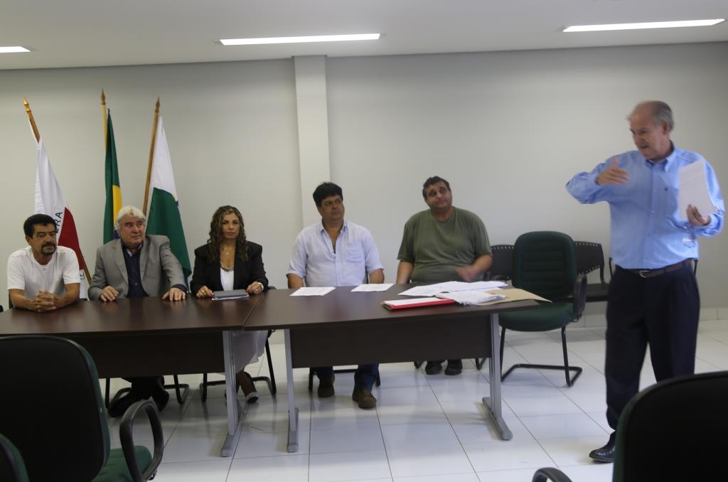 Vereador participa de reunião com motoristas da garagem 