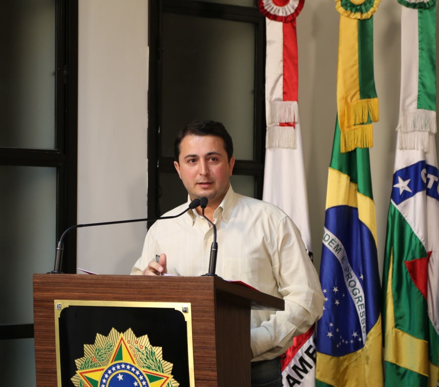 Vereador solicita melhoria em rua do bairro Nova Era