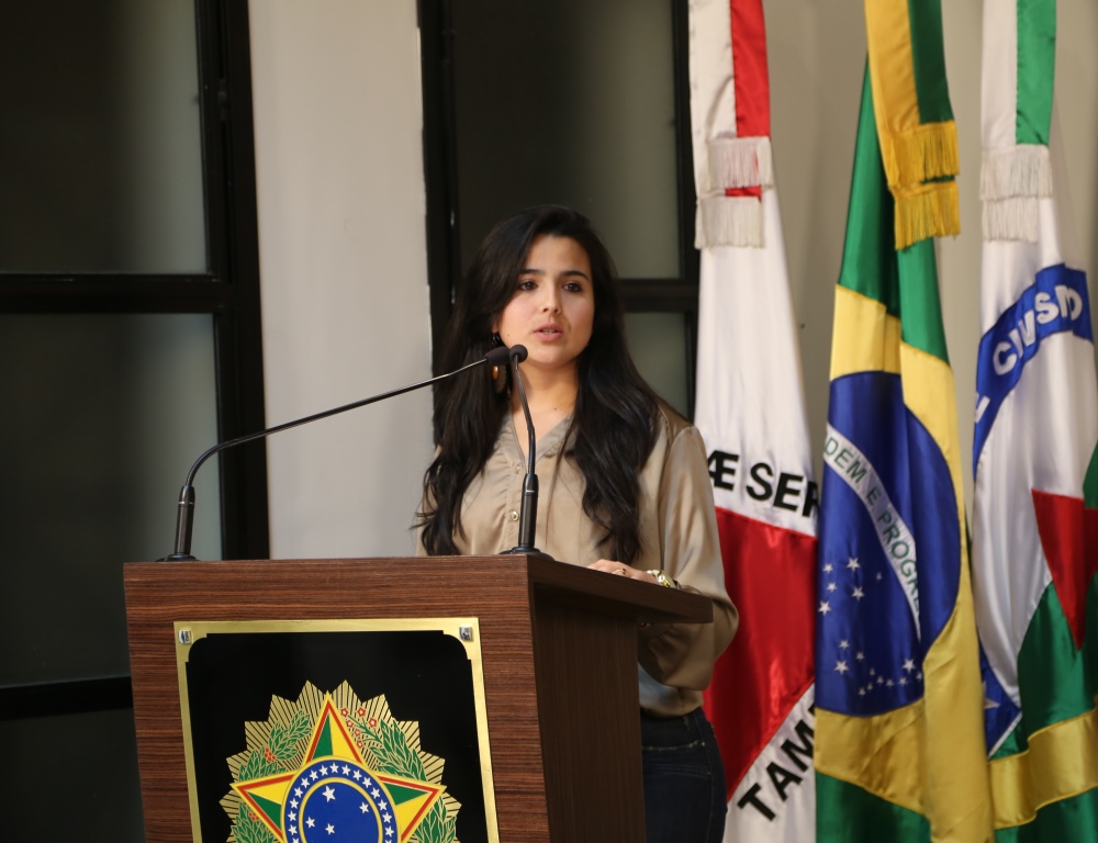 Mestranda apresenta pesquisa de opinião que aponta os principais problemas do Município 