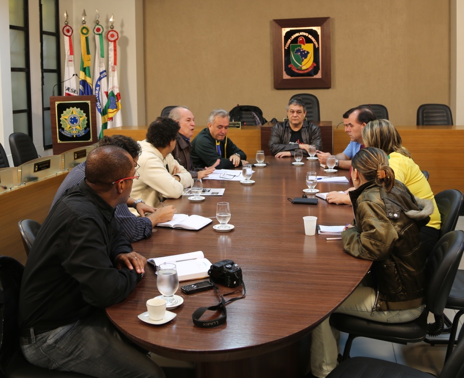 Reunião discute redução do gasto com pessoal da Prefeitura 