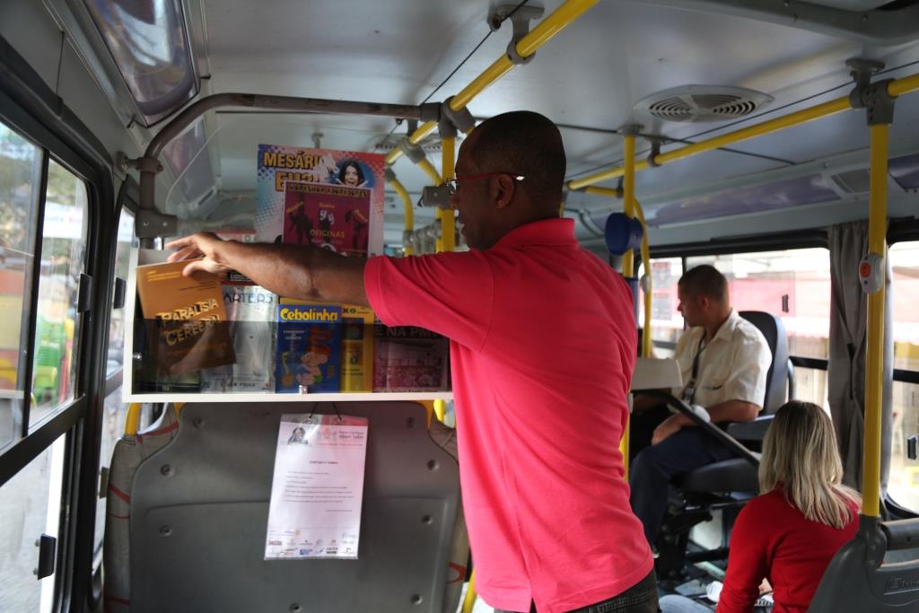 Livros em ônibus já estão disponíveis em Viçosa