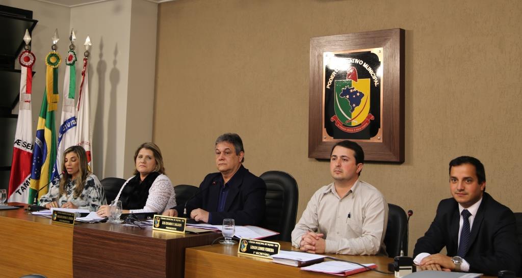 Secretária de Governo presta contas de arrecadação em festas