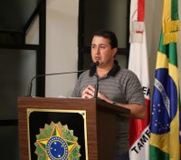 Vereador requer ao DER/MG fiscalização de animais nas estradas 