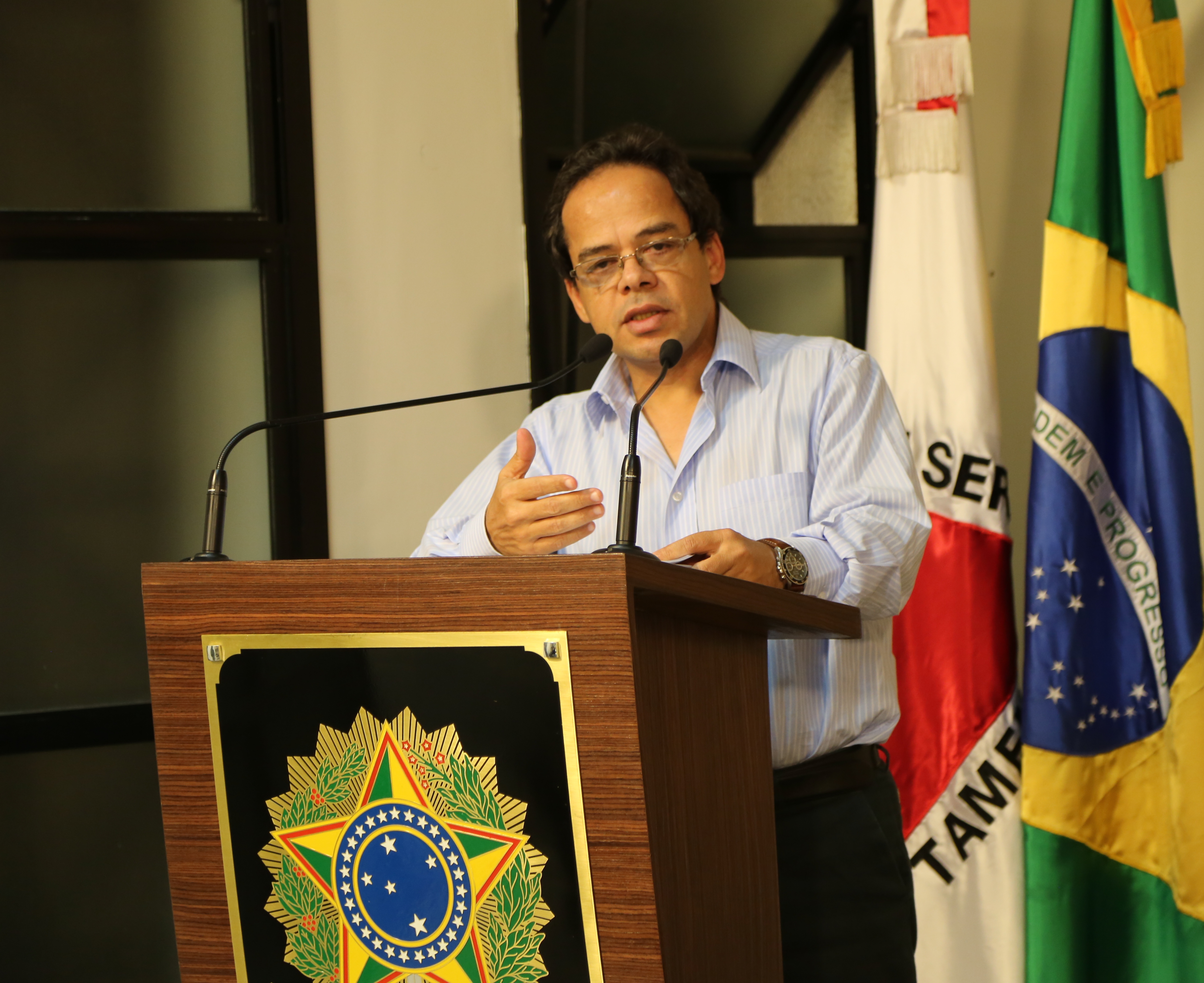 Aplicação de sanções aos estabelecimentos que permitem a venda de bebidas alcoólicas para crianças e adolescentes é aprovado em primeira votação 