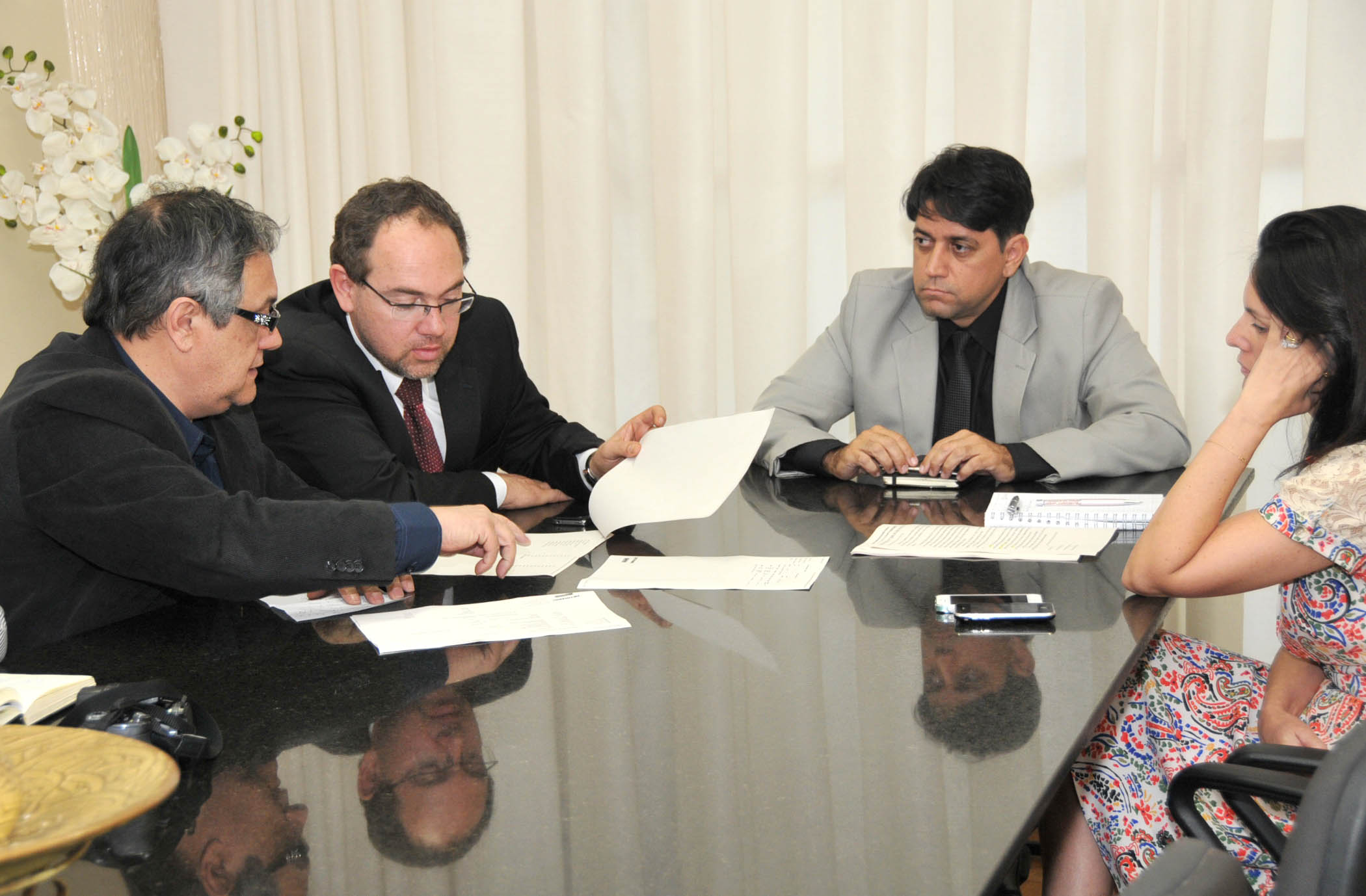 Emplacamentos de veículos podem ter preço fixo no Estado