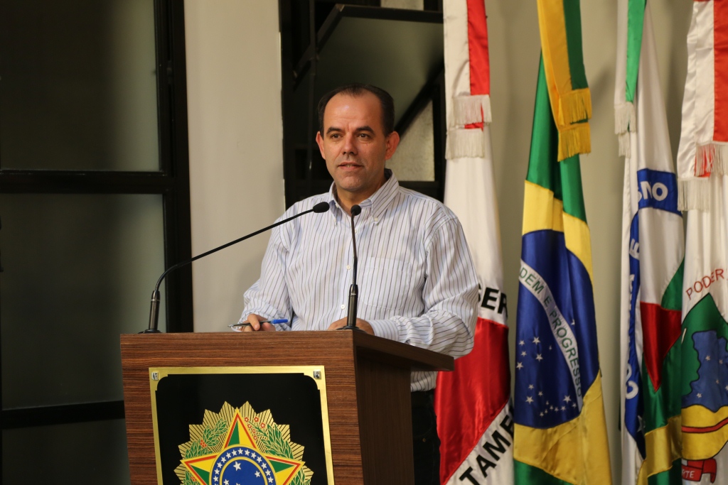 Vereador pronuncia sobre a falta de higienização das ambulâncias e do pagamento de insalubridade 