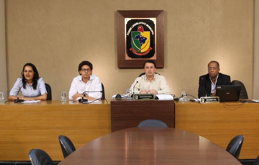 Projeto de lei que normatiza atendimento às mulheres em situação de violência é aprovado em primeira votação 