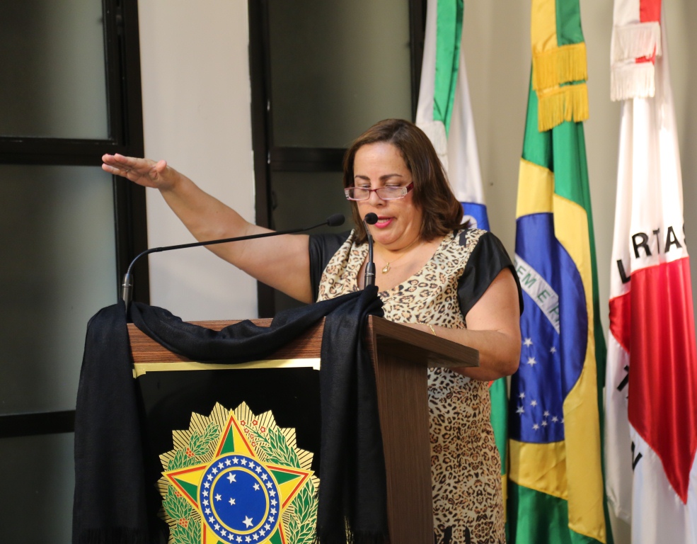 Câmara empossa nova Vereadora