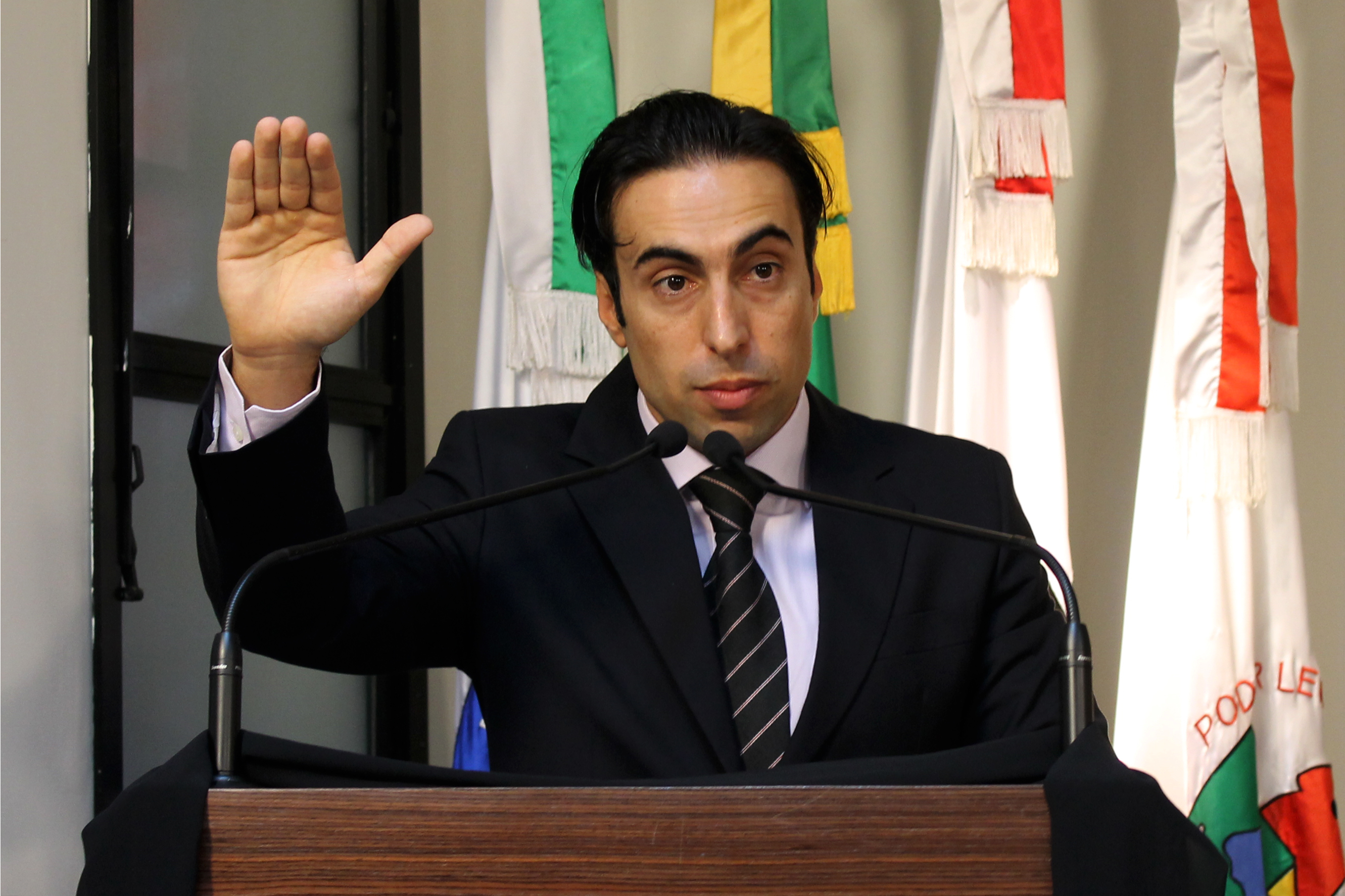 Câmara empossa novo Prefeito de Viçosa