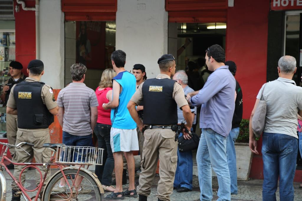 Comissão da Câmara acompanha ação de ordem na Praça Silviano Brandão