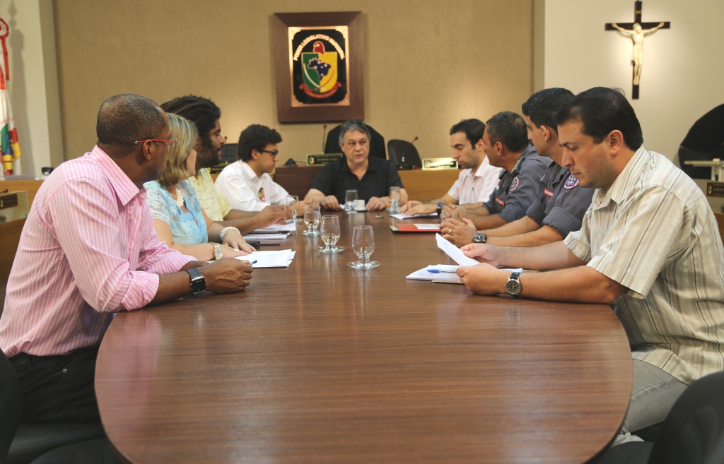 Encontro discute andamento da obra da Sede do Corpo de Bombeiros