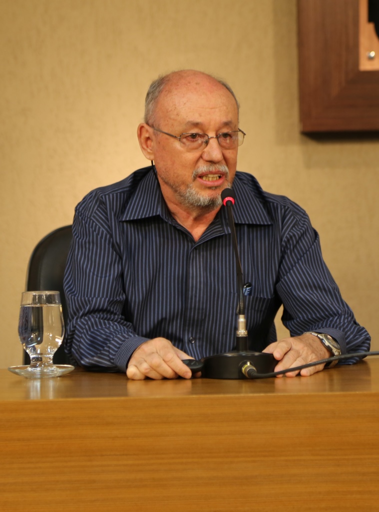 Professor apresenta curso gratuito de eletricidade 