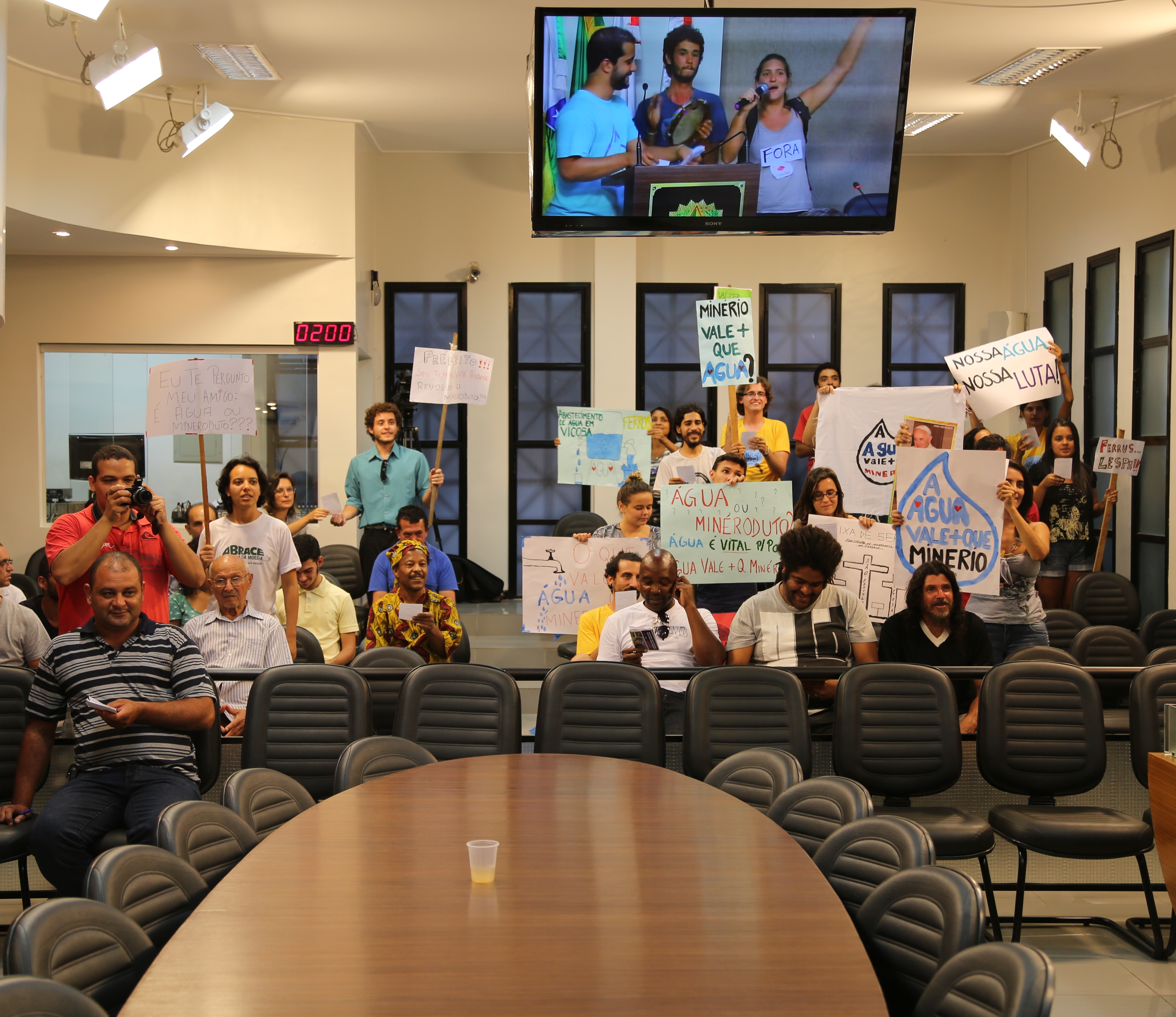 Campanha pelas Águas e contra o Mineroduto realiza manifestação na Câmara