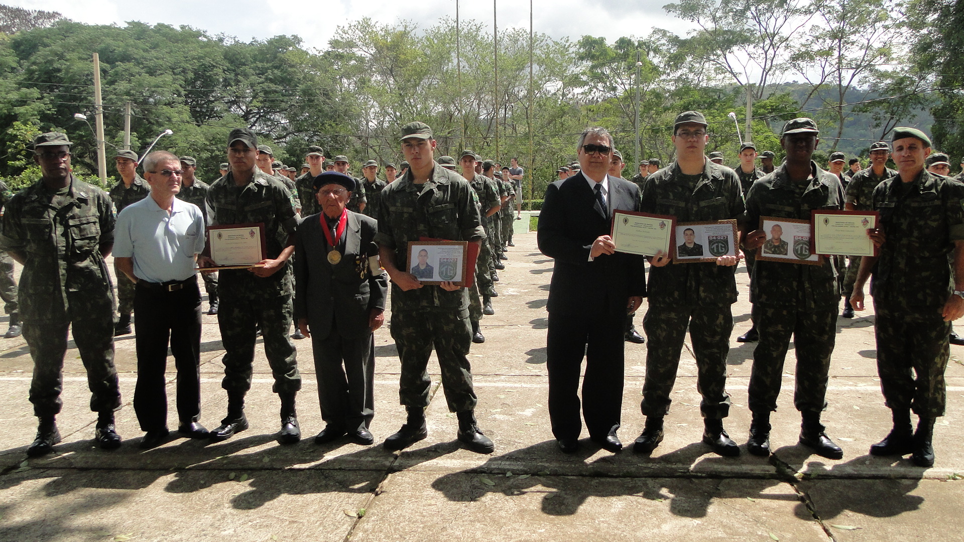 Presidente participa de formatura do Tiro de Guerra