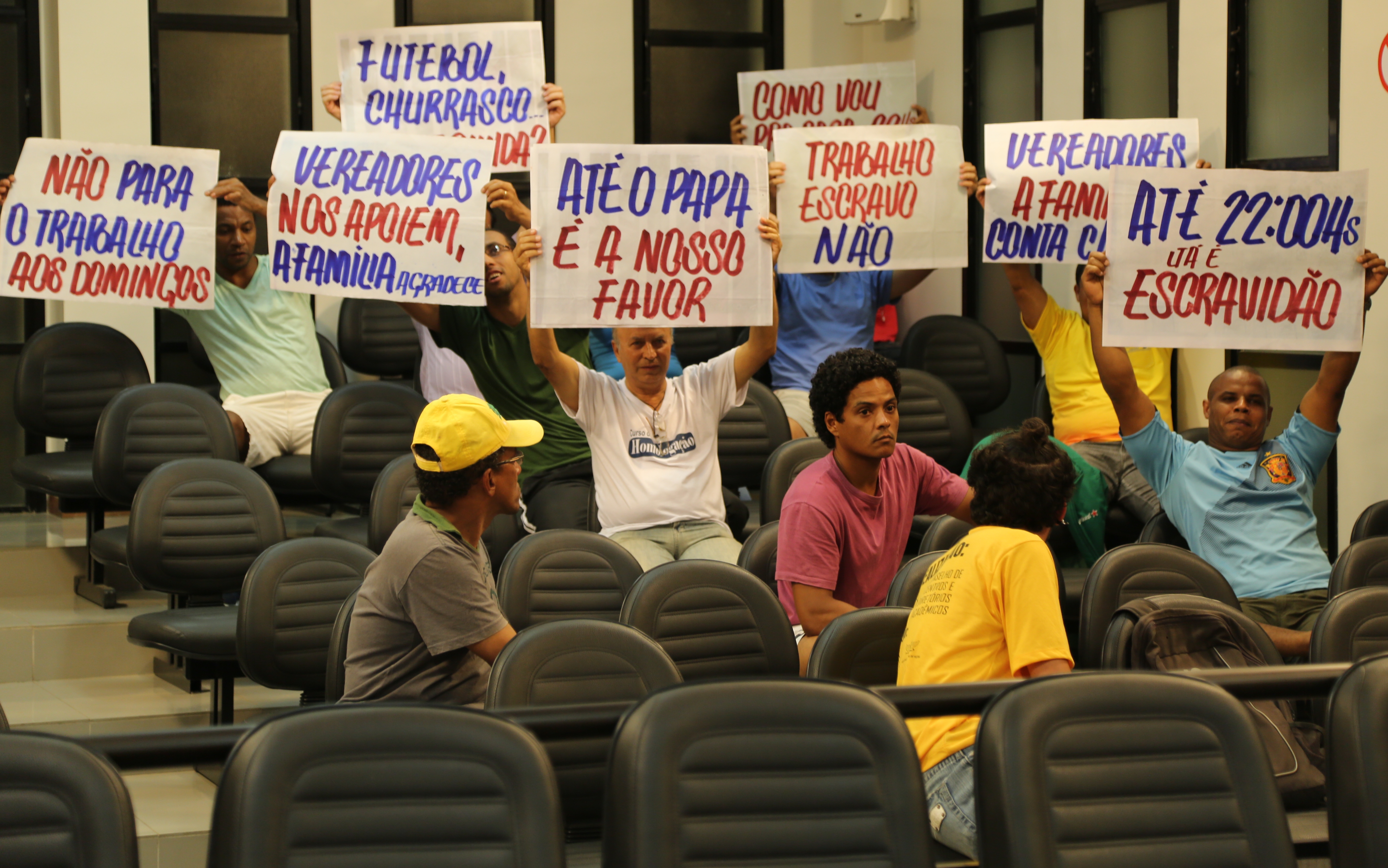 Projeto que prevê alteração no horário de funcionamento dos supermercados é aprovado