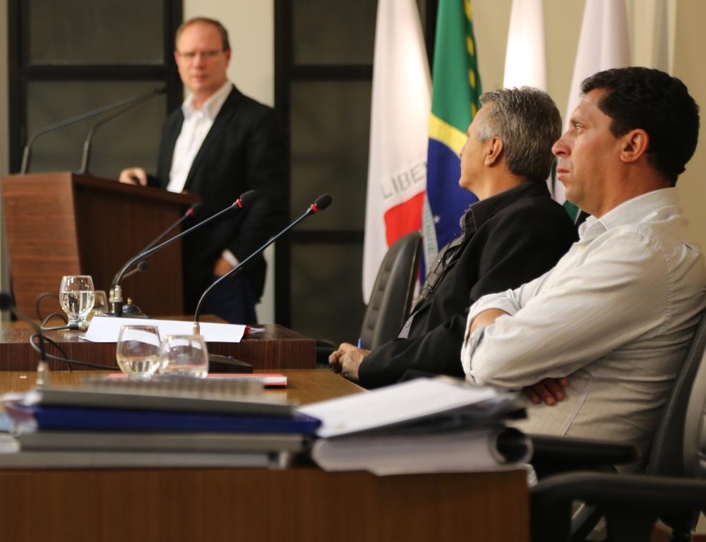 Professor da UFV apresenta projeto na Câmara