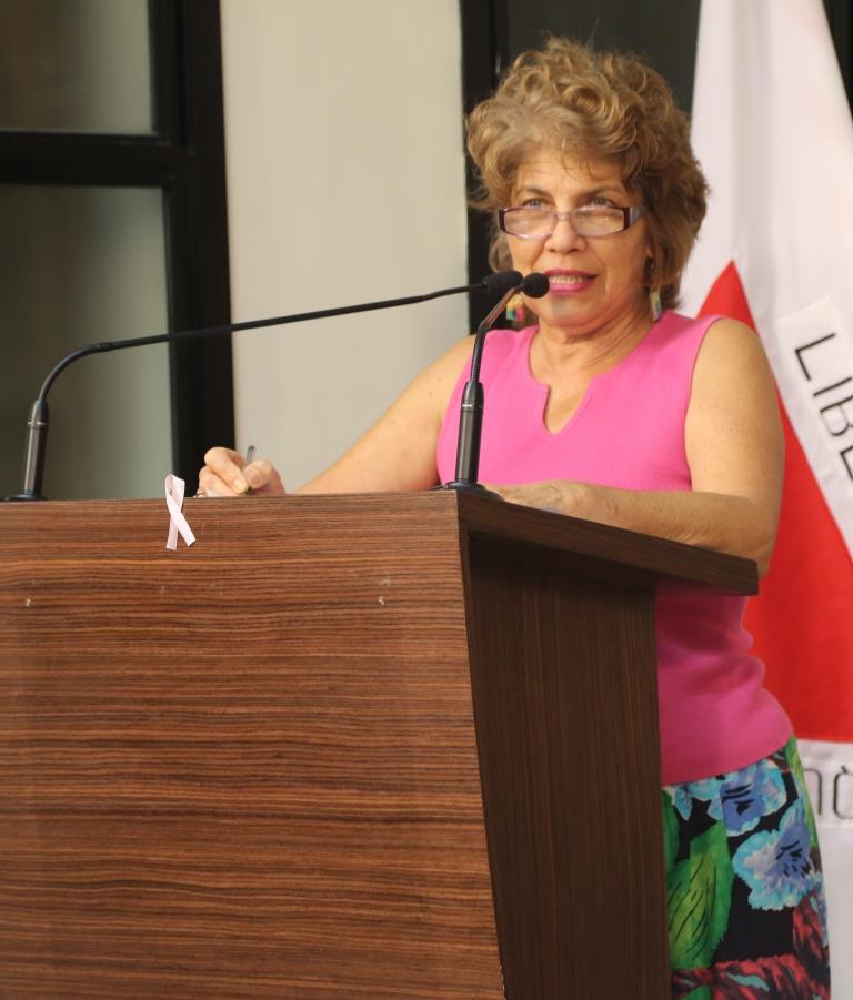 Professora fala sobre coleta seletiva na Câmara