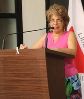 Professora fala sobre coleta seletiva na Câmara