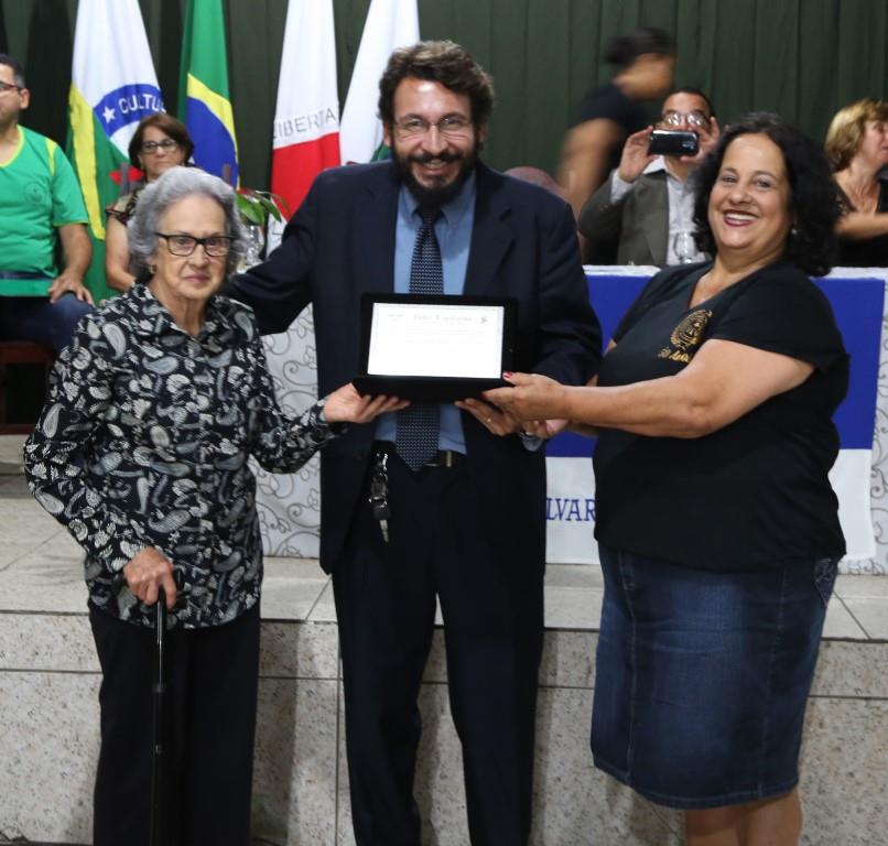 Câmara presta homenagem à Escola Padre Álvaro