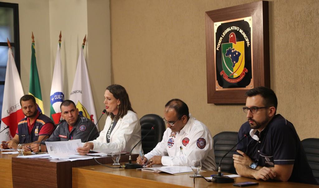 Vereadora discute atuação de bombeiros civis em Audiência Pública