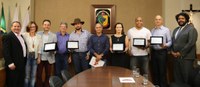 Câmara entrega homenagens a iniciativas culturais e esportivas