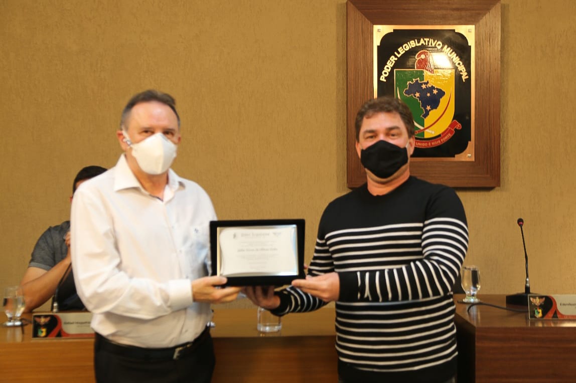 Vereador presta homenagem ao ex-Secretário Municipal de Saúde