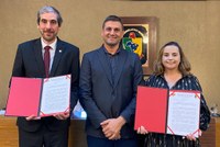 Vereador entrega Moção em comemoração aos 97 anos da UFV 