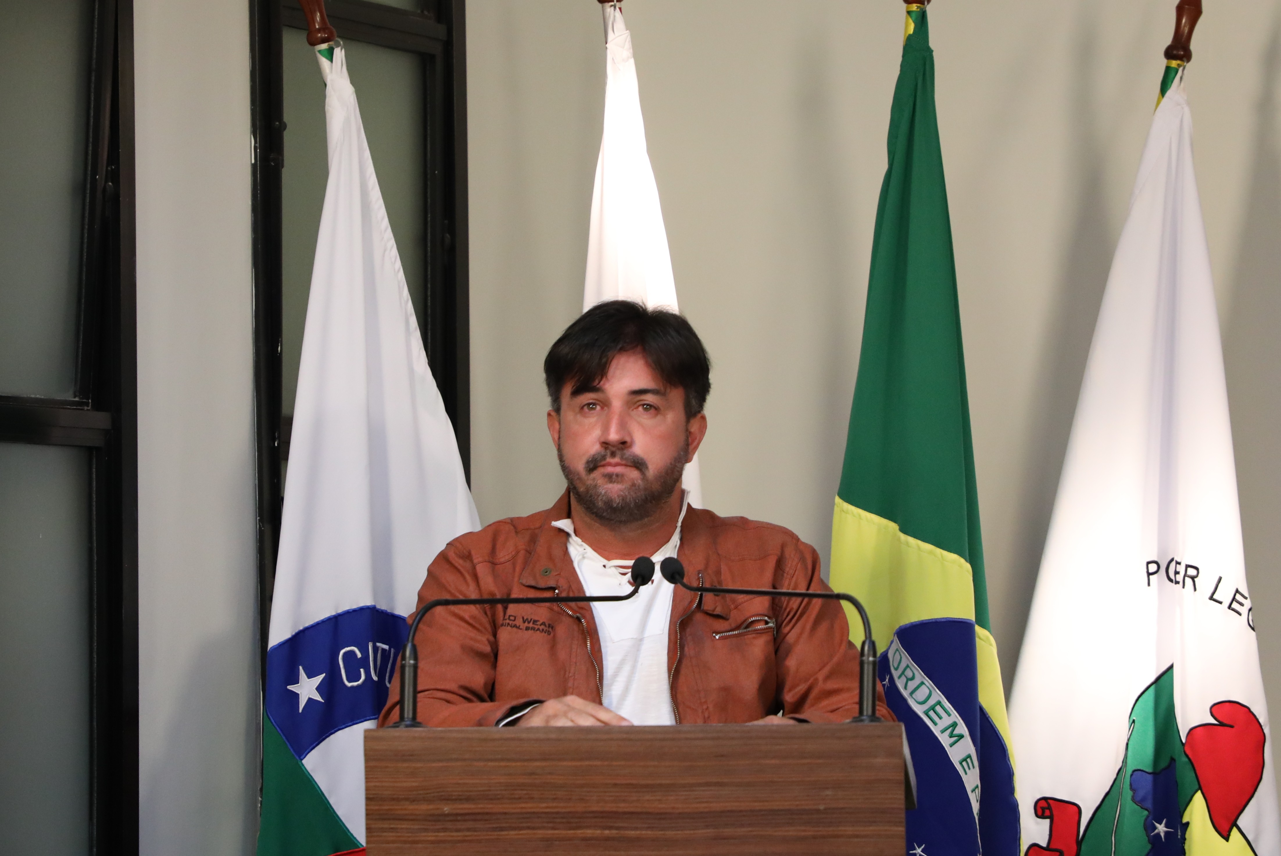 Aprovado em 1ª votação o PL que cria o selo ‘Autista a Bordo’